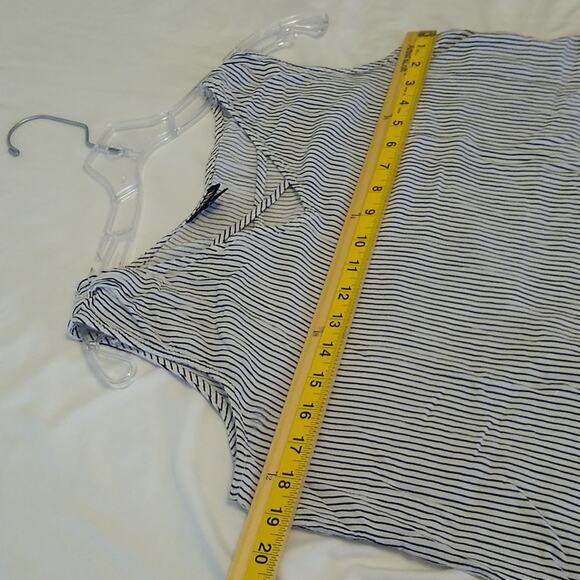 A.N.A women's Size XS sleeveless striped top. - Picture 5 of 7